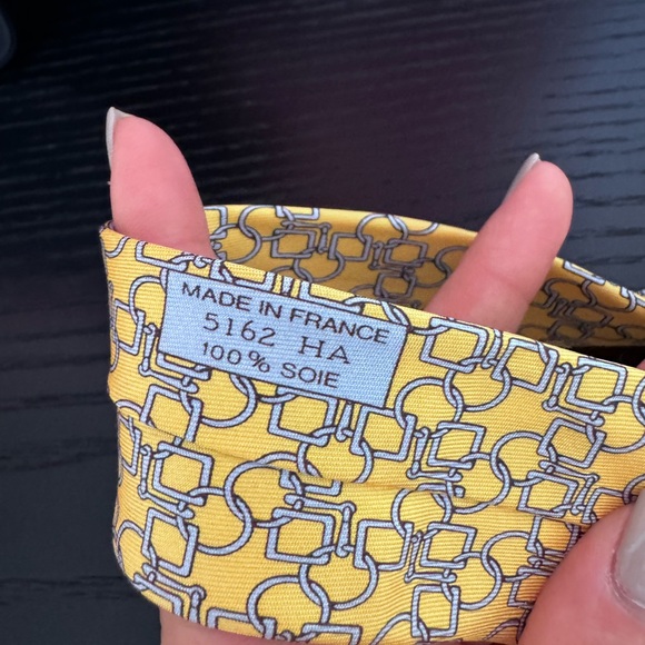 Hermes Tie - 100% Silk - Picture 5 of 6